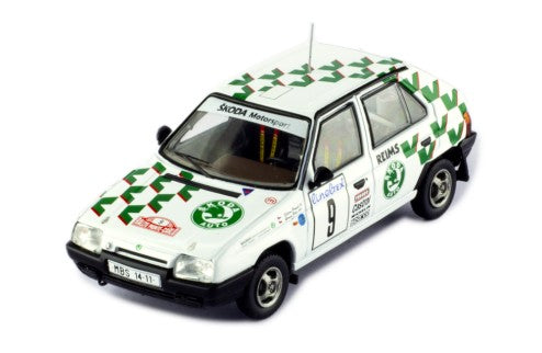 RAC414A SKODA FAVORIT 136L #9 P.SIBERA - P.GROSS RALLYE MONTE-CARLO 1993